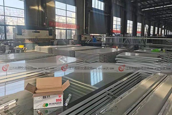 不銹鋼候車亭制作麻煩嗎？出來效果怎么樣